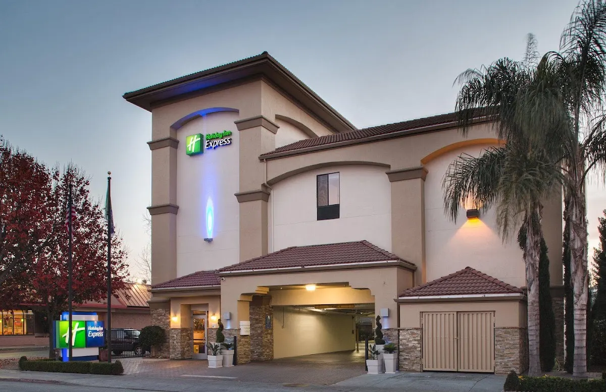 Holiday Inn Express Redwood City-Central by IHG