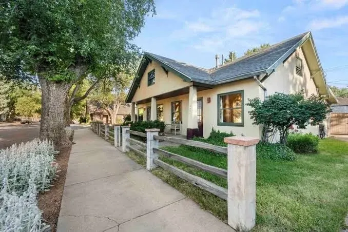 Stylish & Cozy Downtown 2 Bedroom Unit w/ Hot Tub