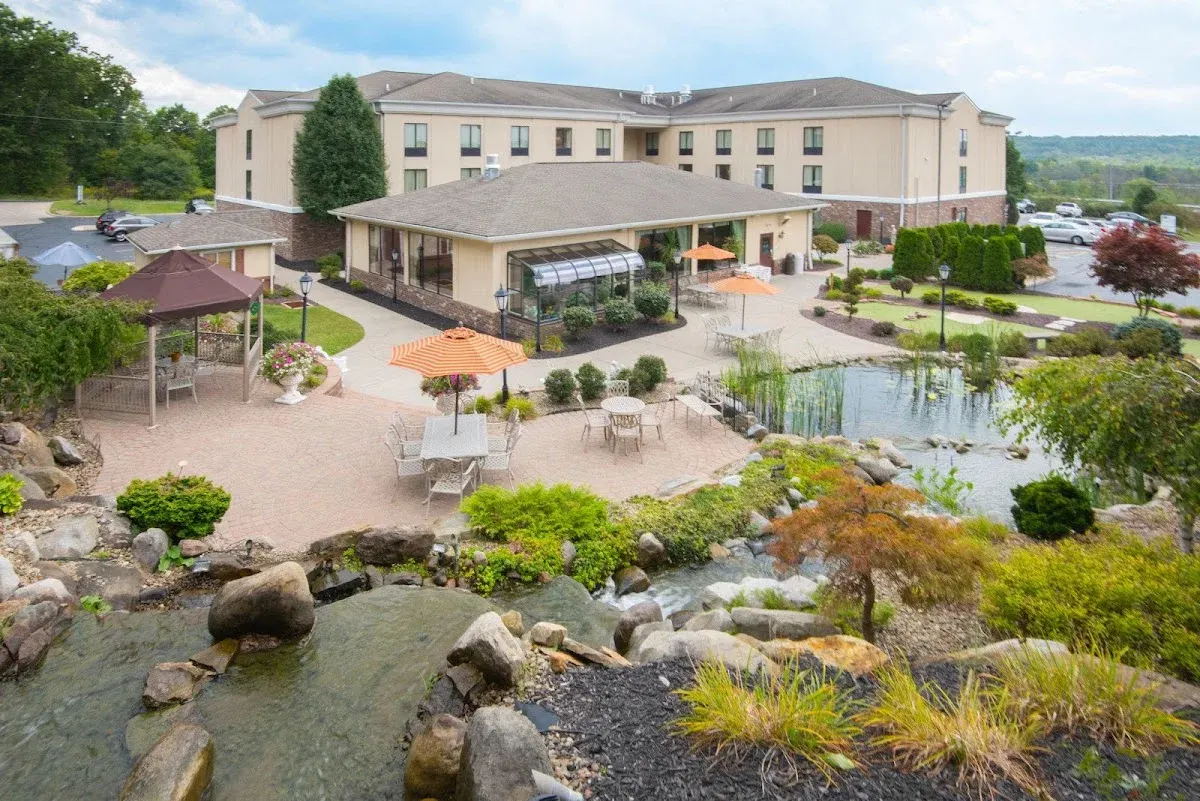 Holiday Inn Express & Suites Sharon-Hermitage by IHG