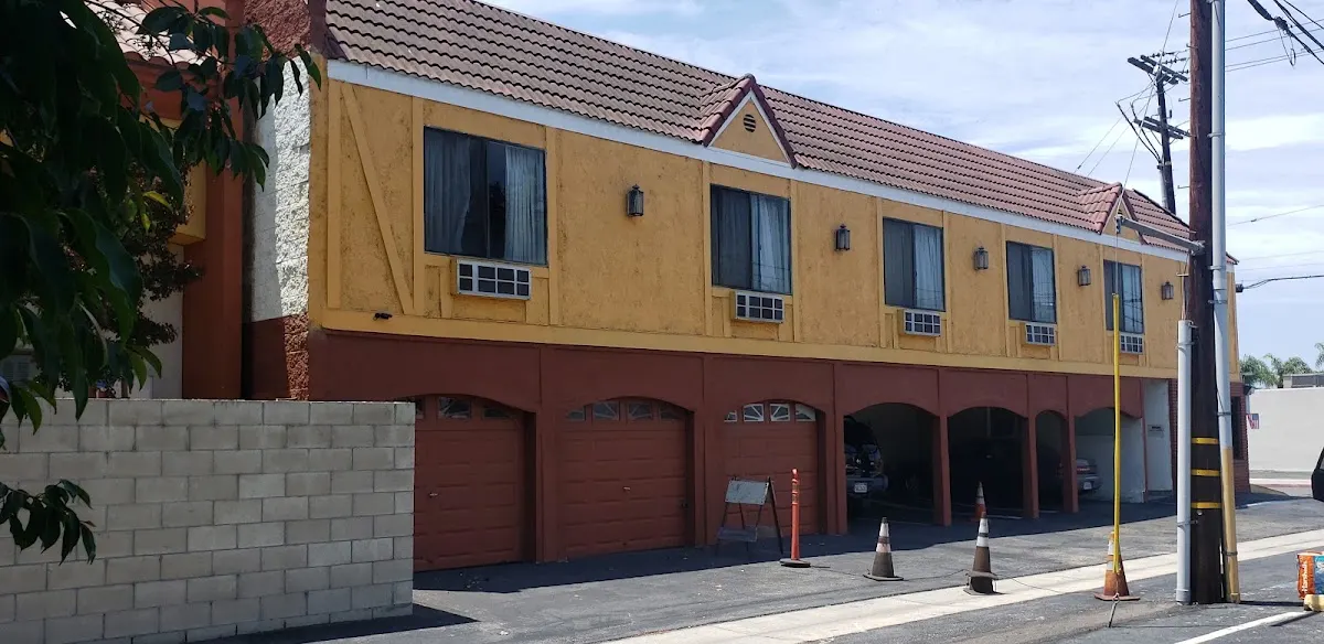 Palms Courtyard Inn