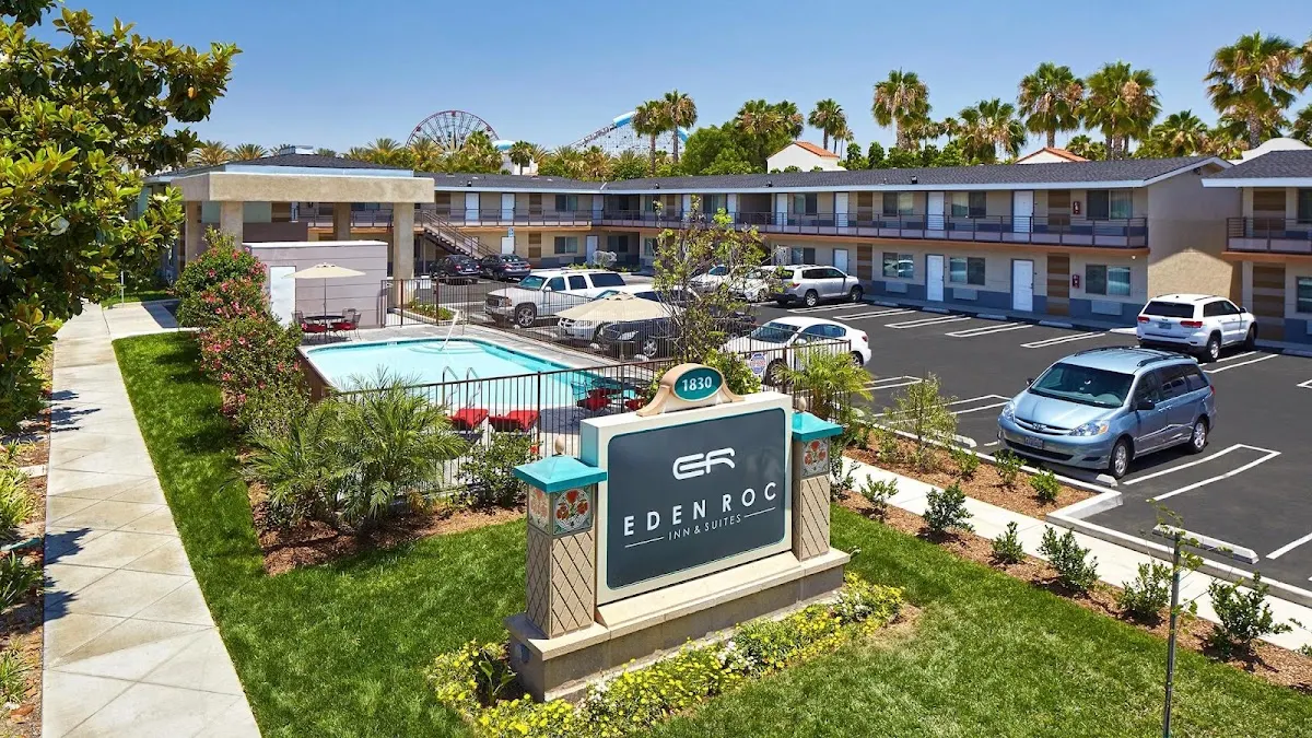 Eden Roc Inn & Suites
