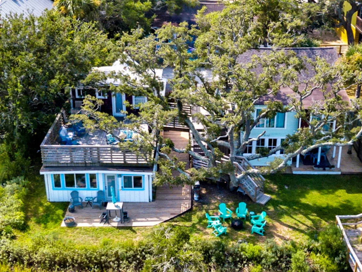 Riverside Inn and Cottages