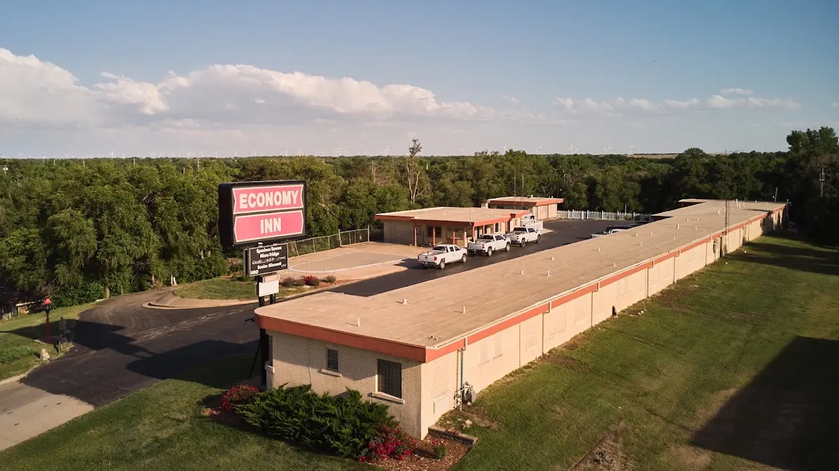 Economy Inn Pratt