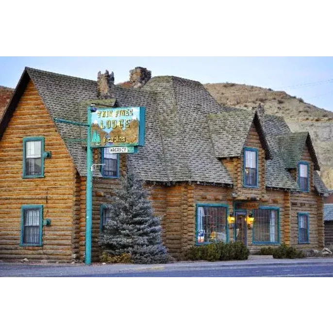Twin Pines Lodge & Cabins