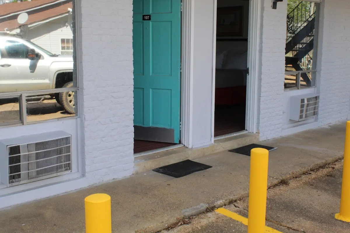 The Grand motel Inn and Suite Louisville