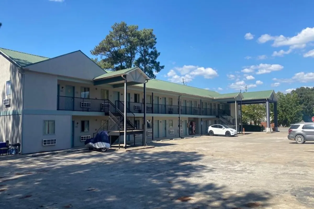 Garden Inn & Suites