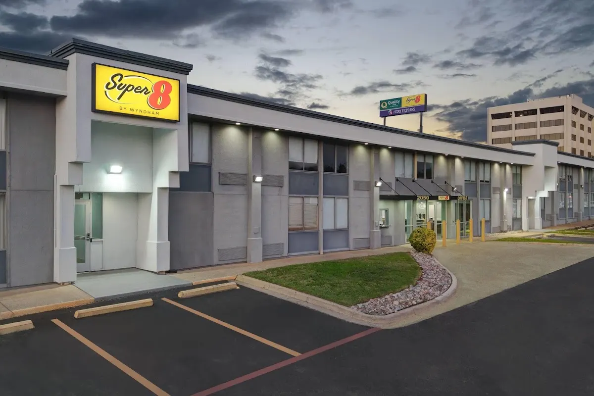 Super 8 by Wyndham Fort Worth Entertainment District