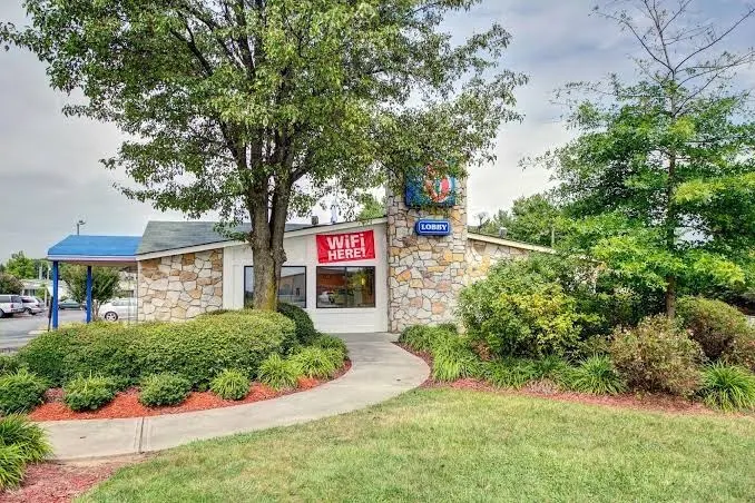 Knights Inn Motel