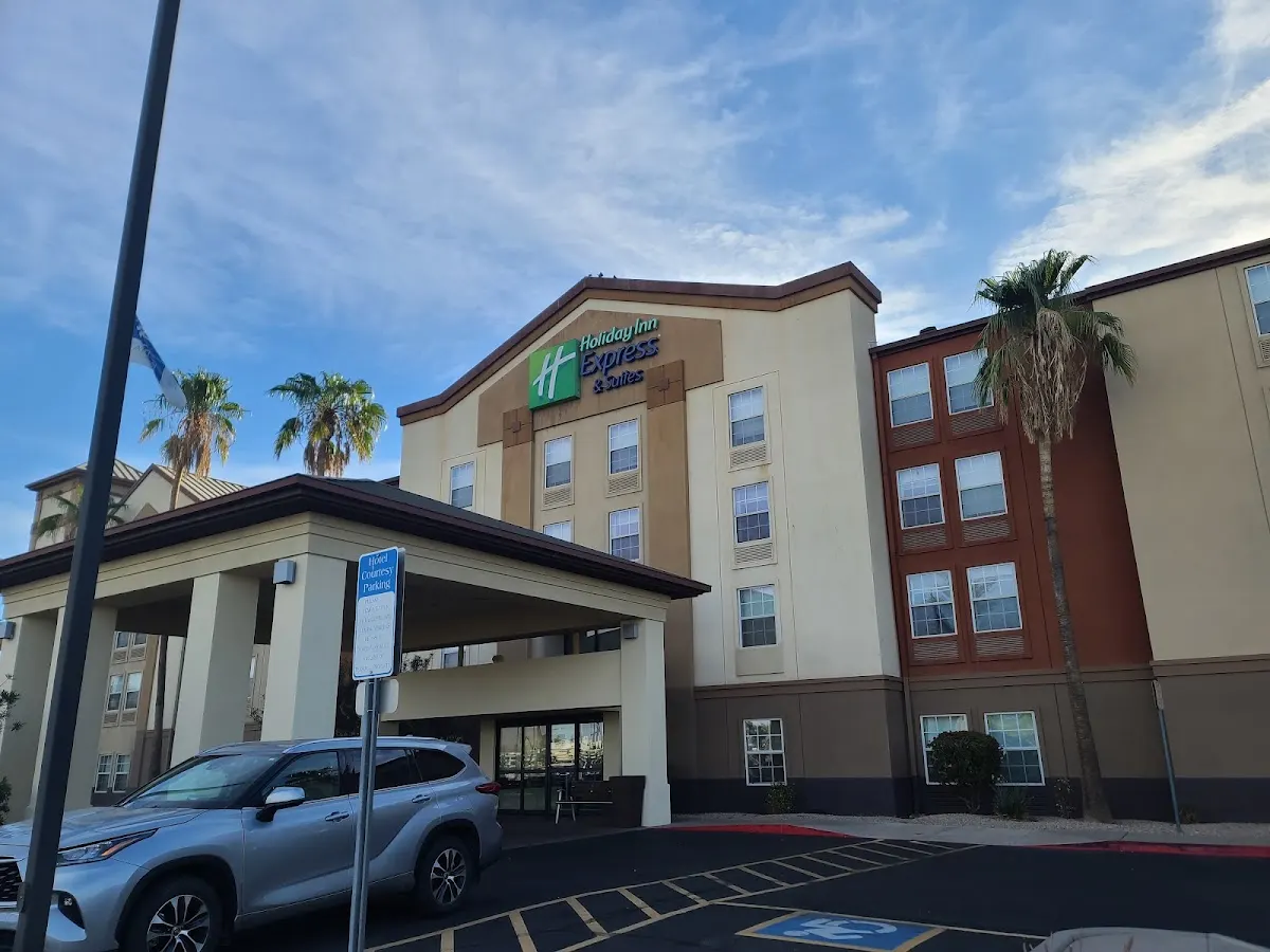 Holiday Inn Express & Suites Phoenix Airport by IHG