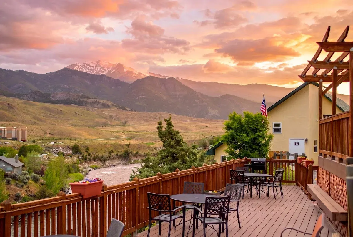 Yellowstone Riverside Cottages