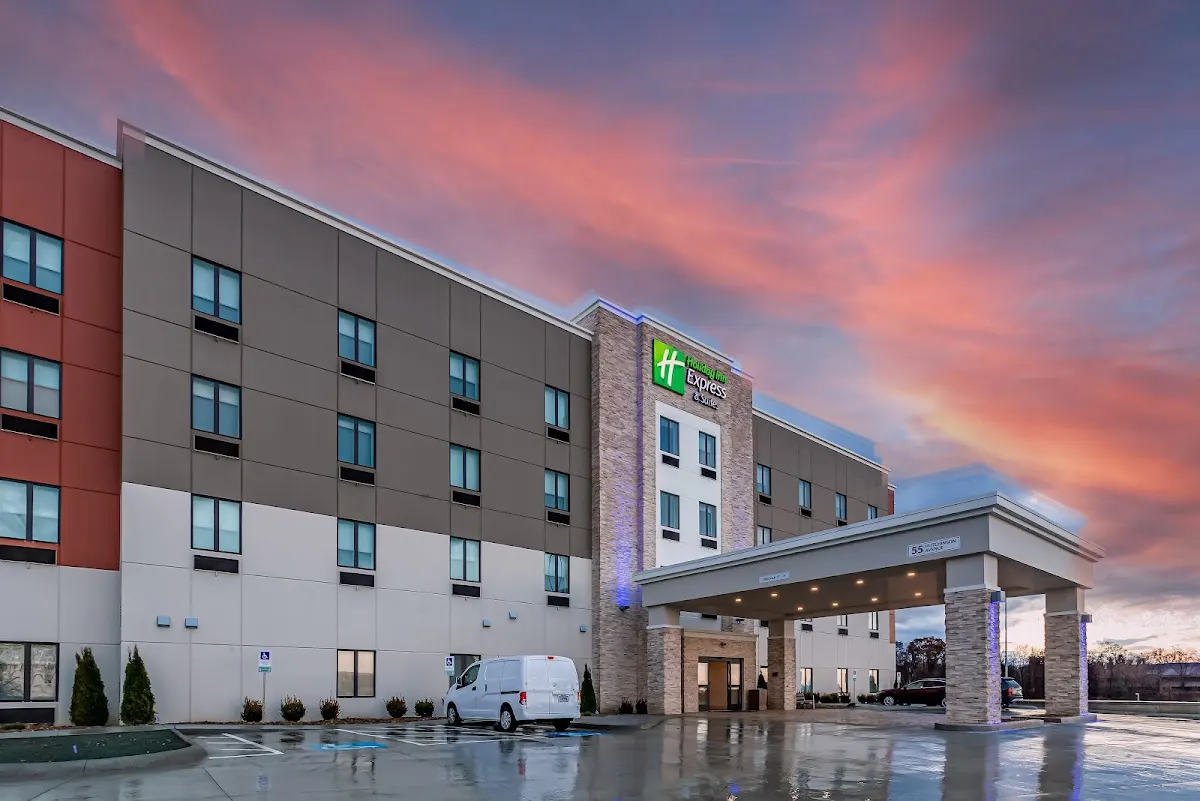 Holiday Inn Express & Suites Columbus - Worthington by IHG