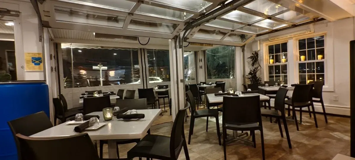 Stones Throw Hotel and Restaurant