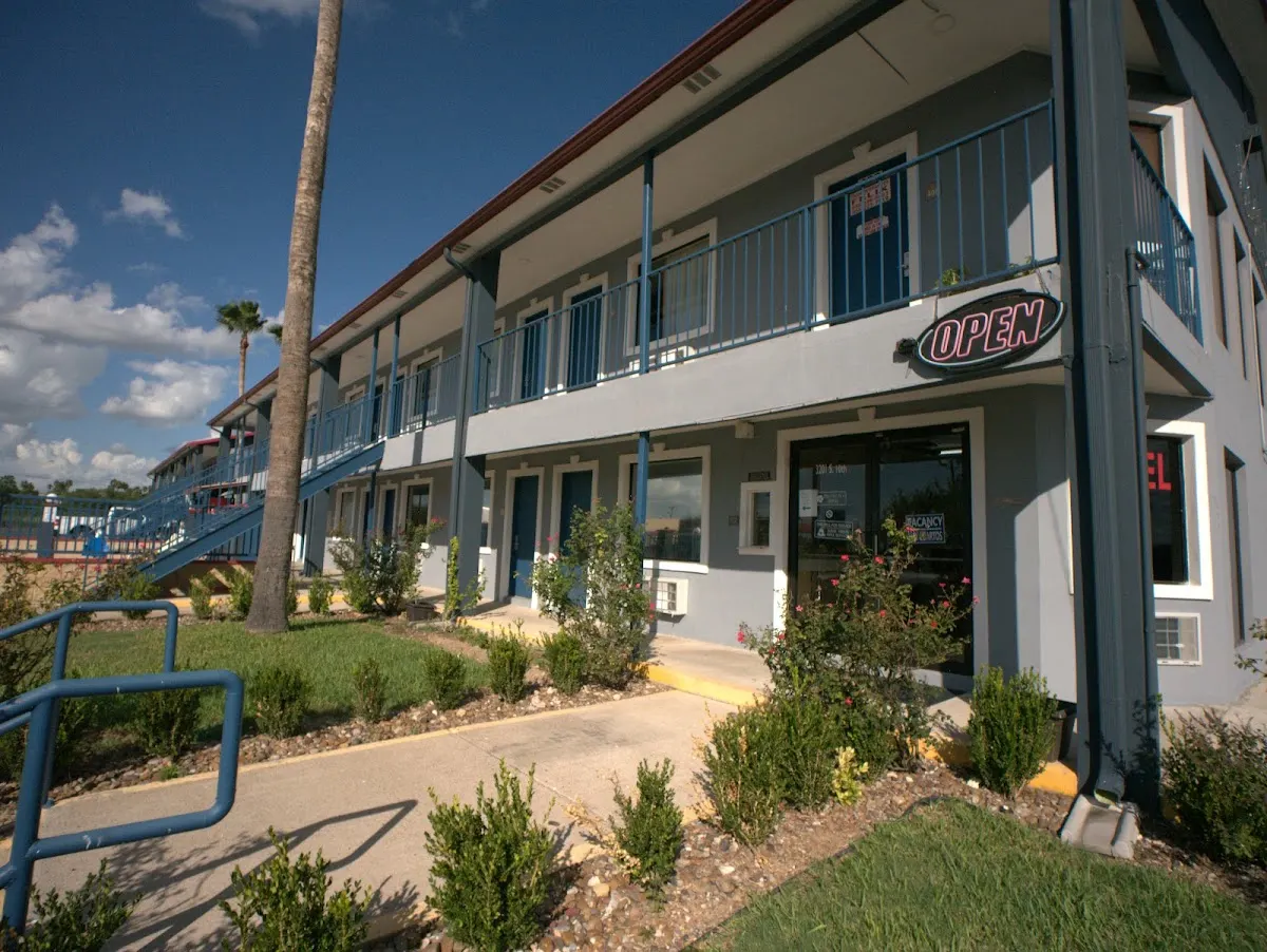 Deluxe Inn - Airport