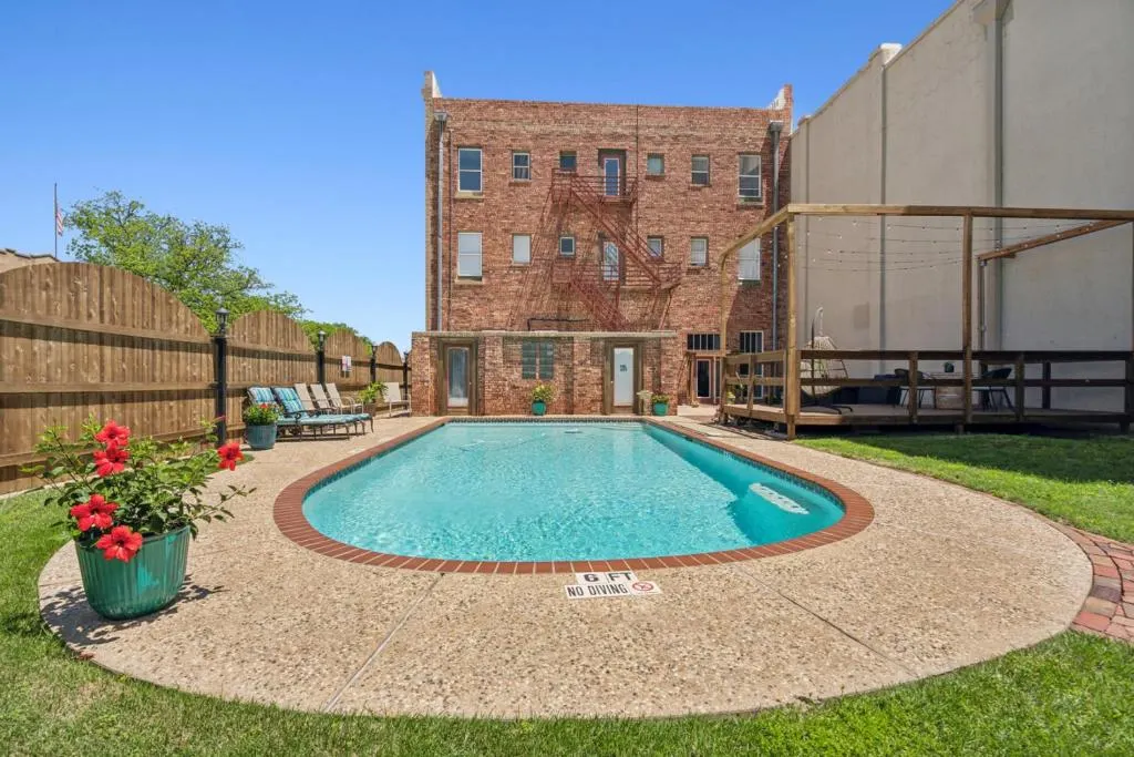 The Eastland Historic Hotel