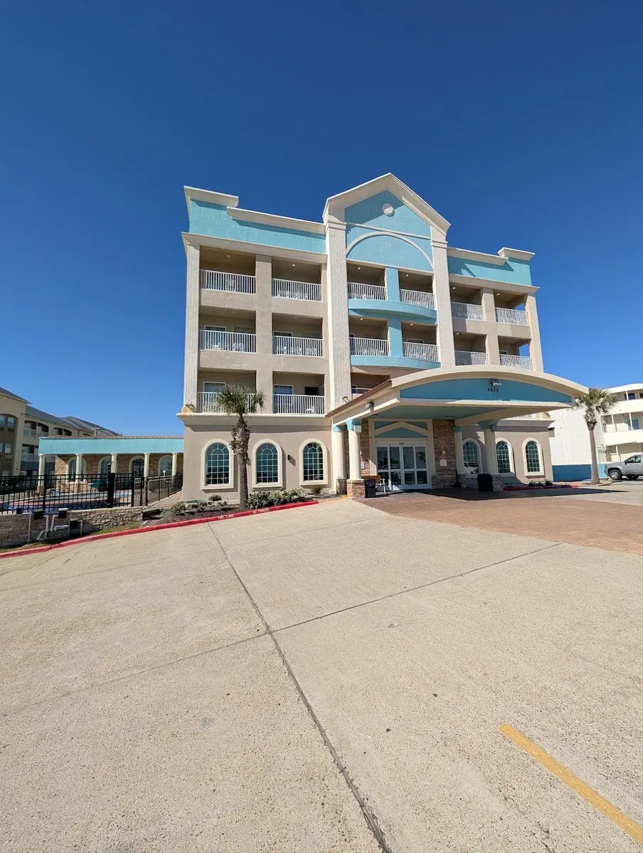 Holiday Inn Express & Suites Galveston West-Seawall, an IHG Hotel