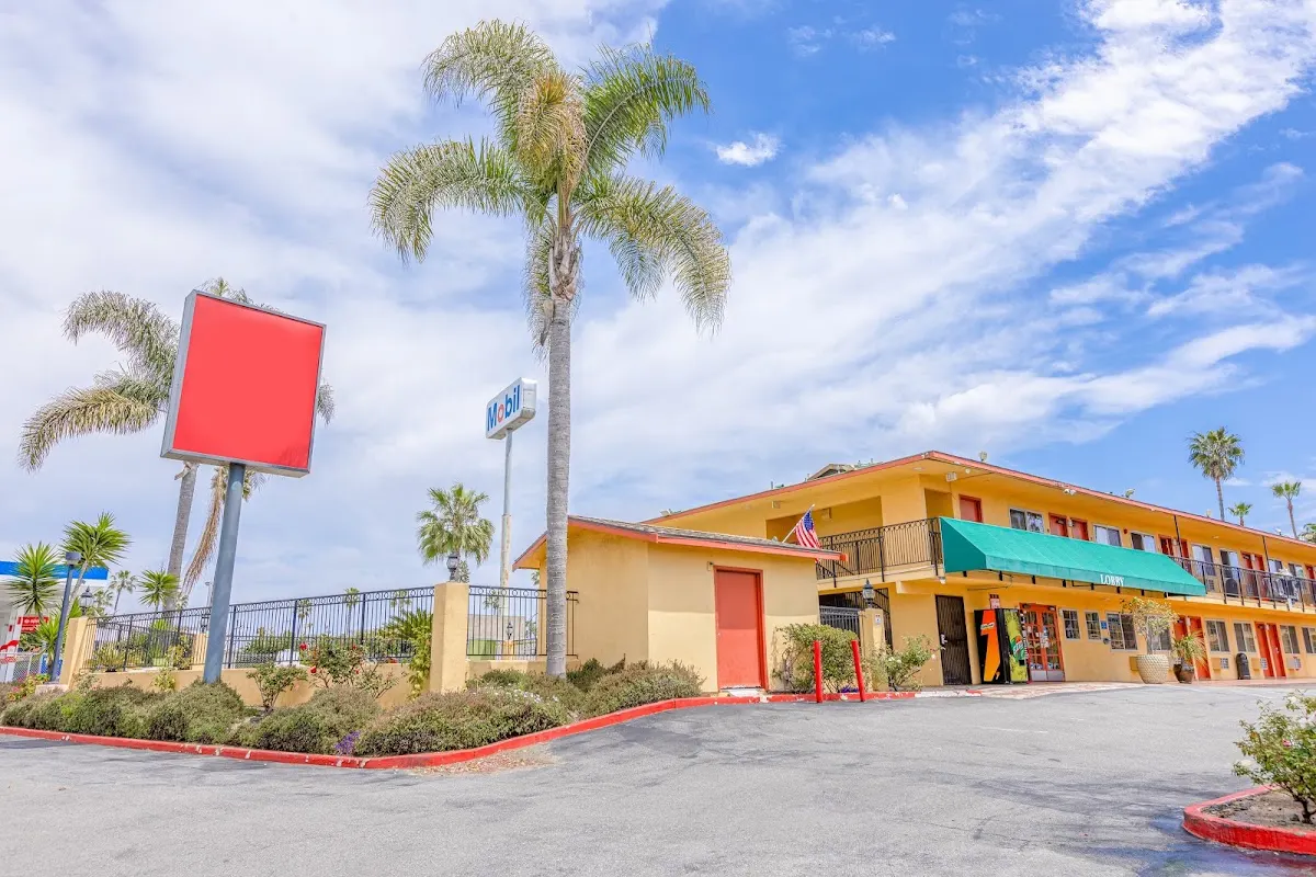 Hotel Avenida - Oceanside Camp Pendleton