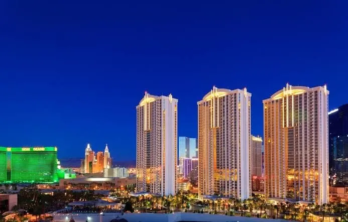 Luxury Suites International at The Signature