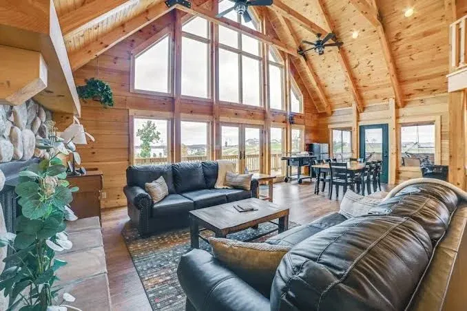 Large Deck & Shared Dock: Cabin on Kentucky Lake!