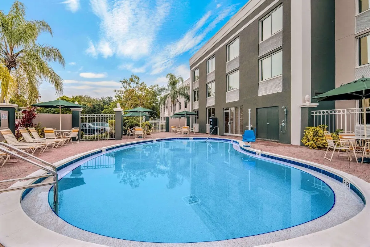 La Quinta Inn & Suites by Wyndham Naples Downtown