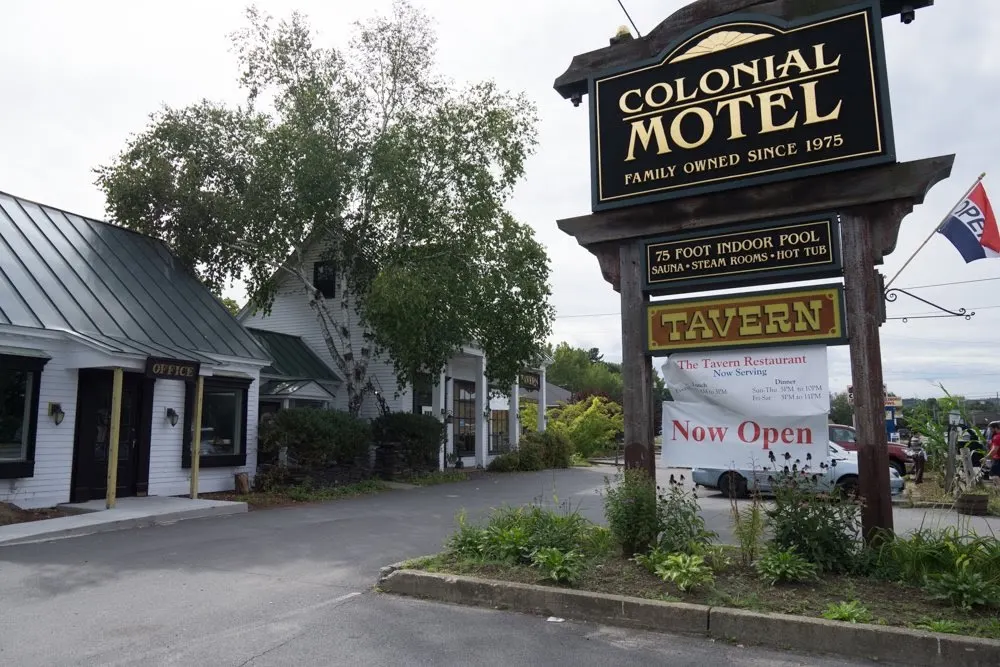 Colonial Motel
