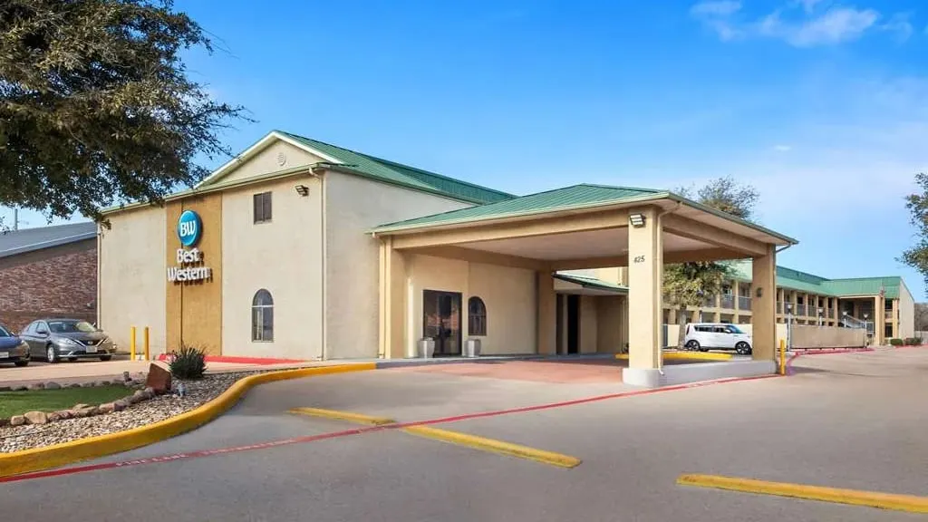 Best Western Cedar Inn