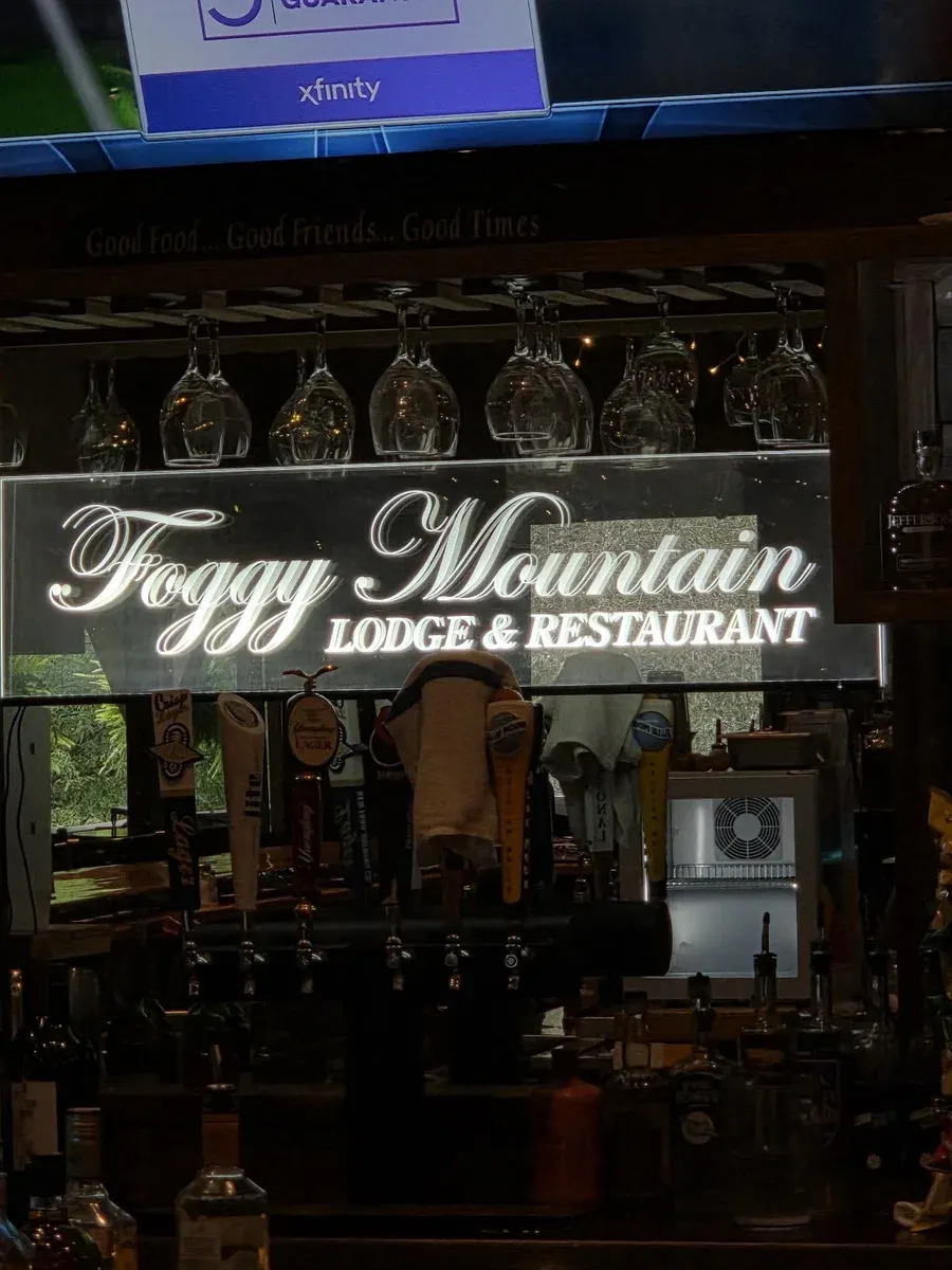 Foggy Mountain Lodge and Pub