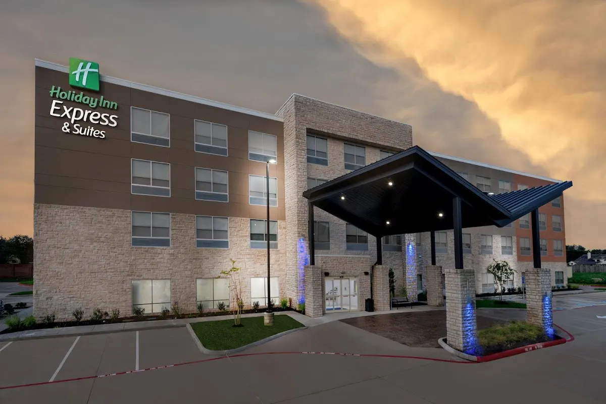 Holiday Inn Express & Suites Sugar Land SE - Missouri City by IHG
