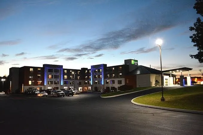 Holiday Inn Express & Suites Waterville - North by IHG