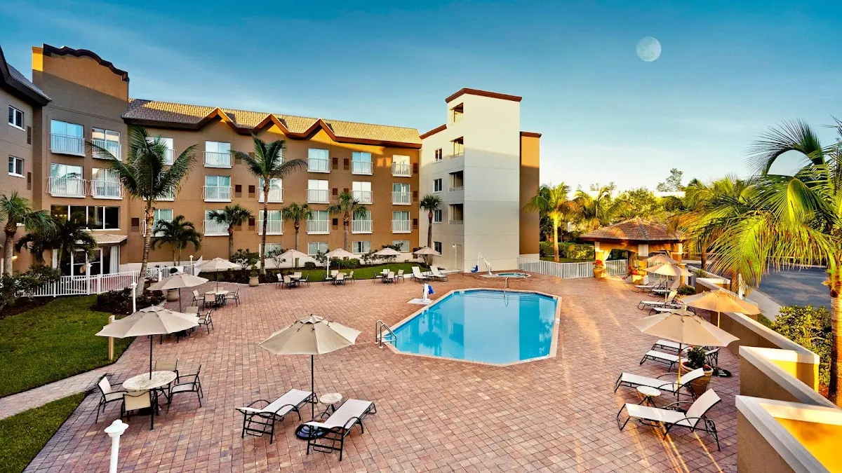 Holiday Inn Express & Suites Naples Downtown - 5th Avenue by IHG