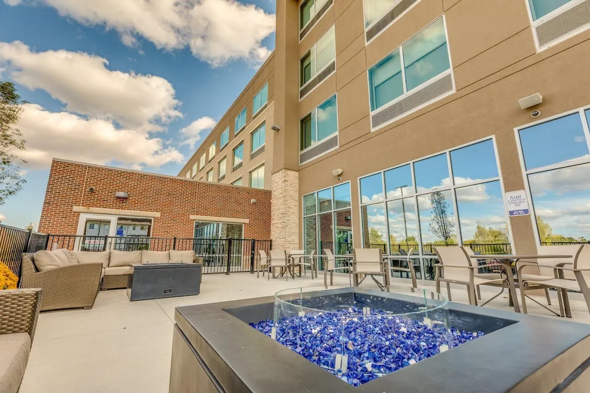 Holiday Inn Express & Suites Okemos - University Area by IHG