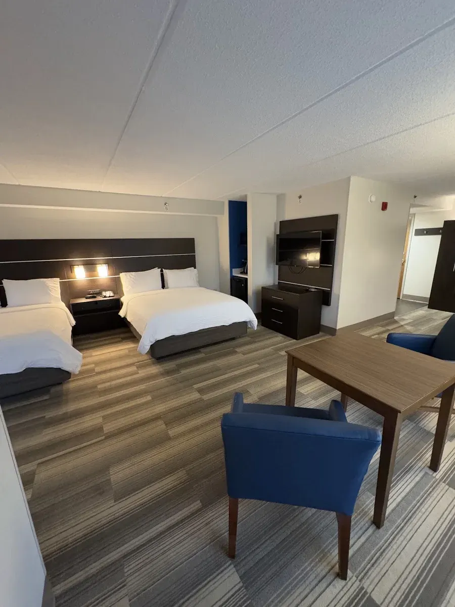 Holiday Inn Express & Suites