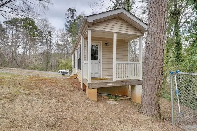 2 Mi to South Boston Speedway: Cozy Tiny Home!