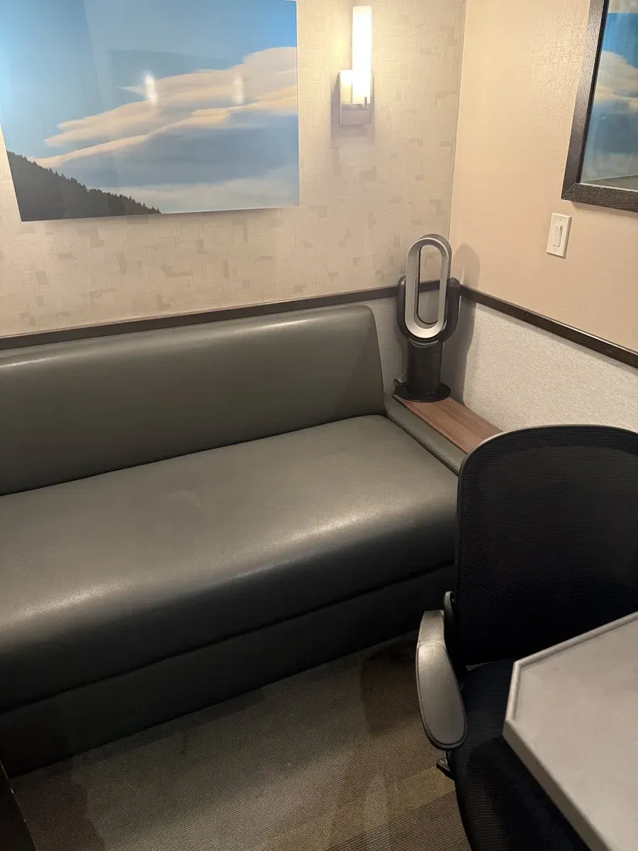 Minute Suites - CLT Atrium