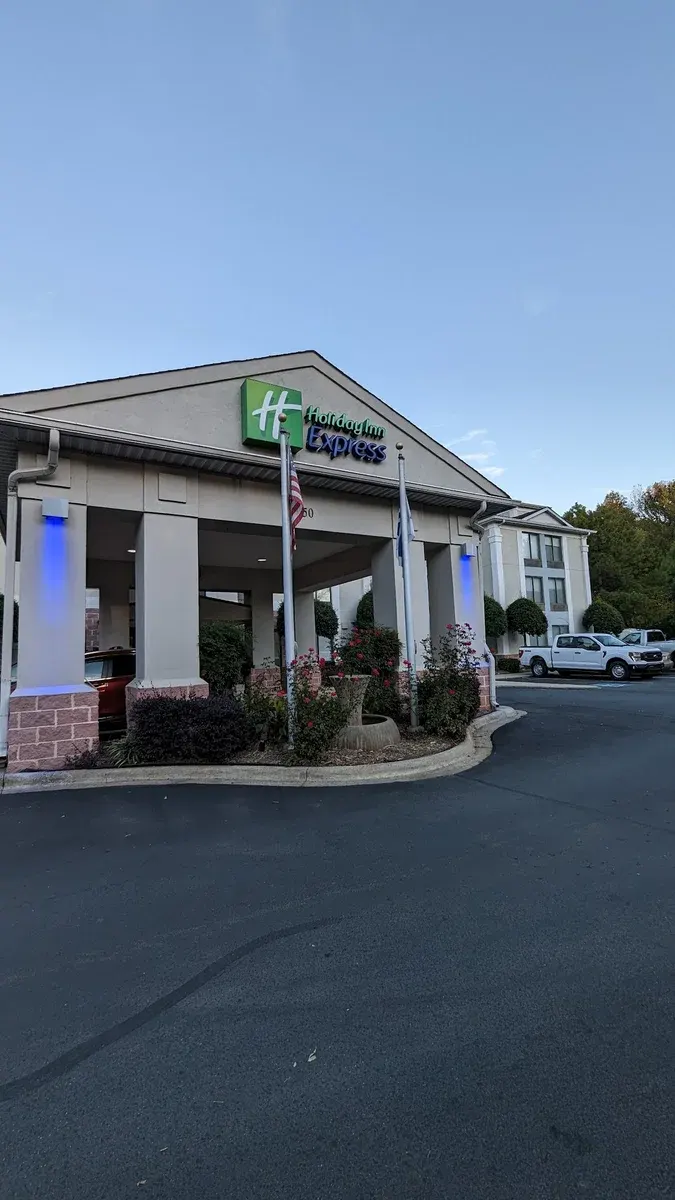 Holiday Inn Express & Suites Charlotte Arpt-Belmont by IHG