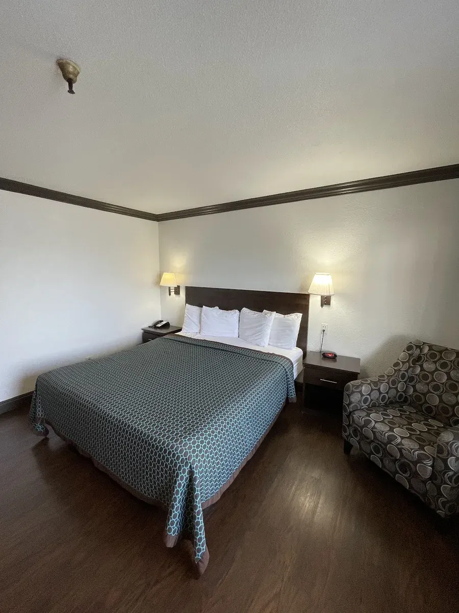 Hawthorne Plaza Inn