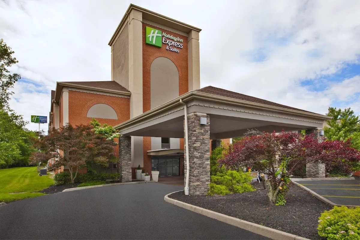 Holiday Inn Express & Suites Cincinnati Northeast-Milford by IHG
