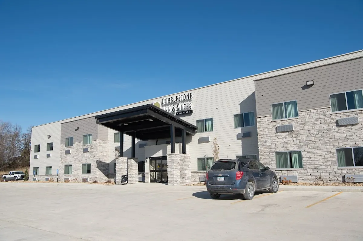 Cobblestone Inn & Suites - Forest City
