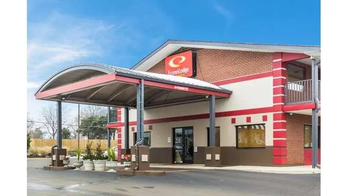Econo Lodge Inn & Suites I-35 at Shawnee Mission