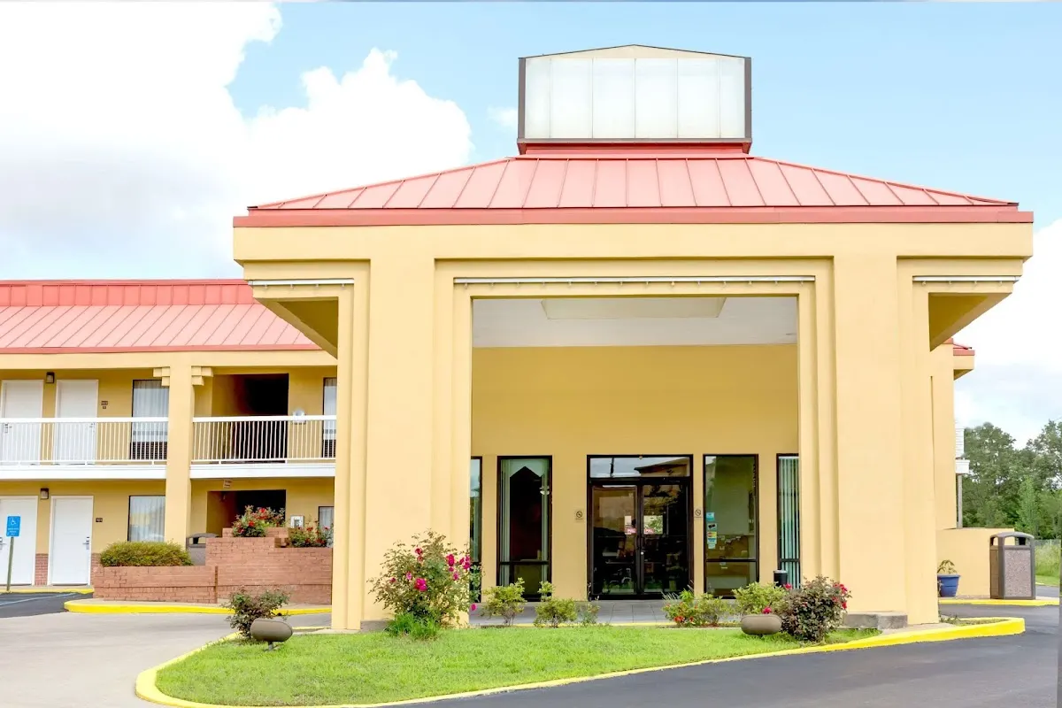 Super 8 by Wyndham Madison/Ridgeland Area
