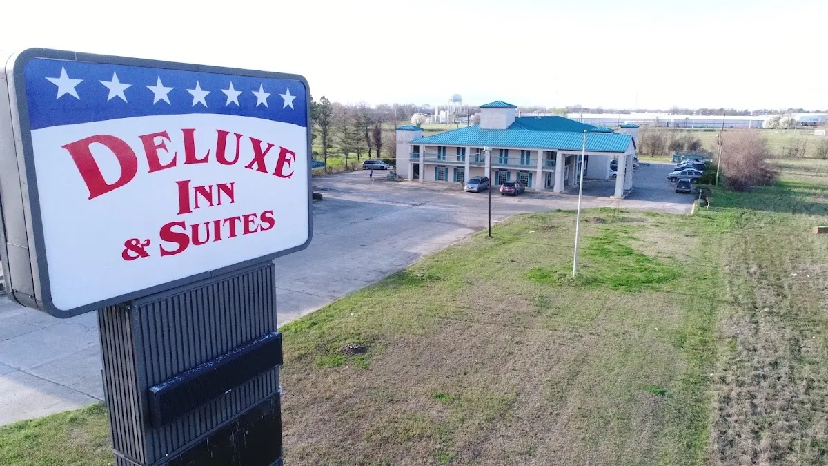 Deluxe Inn & Suites