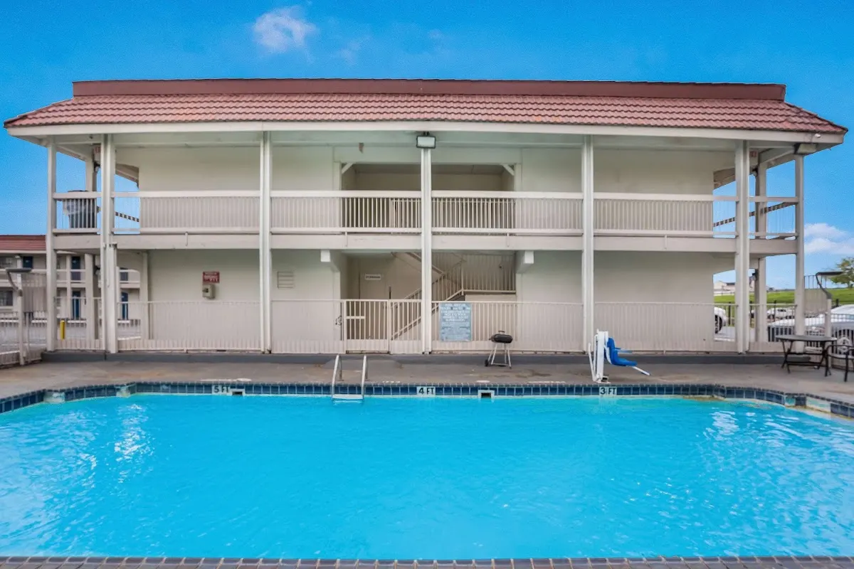 Motel 6 Dallas, TX - Market Center