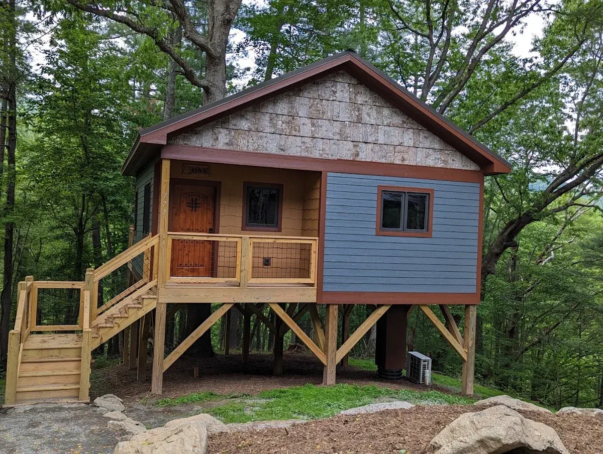 Oak Treehouse at Stony Woods Estate