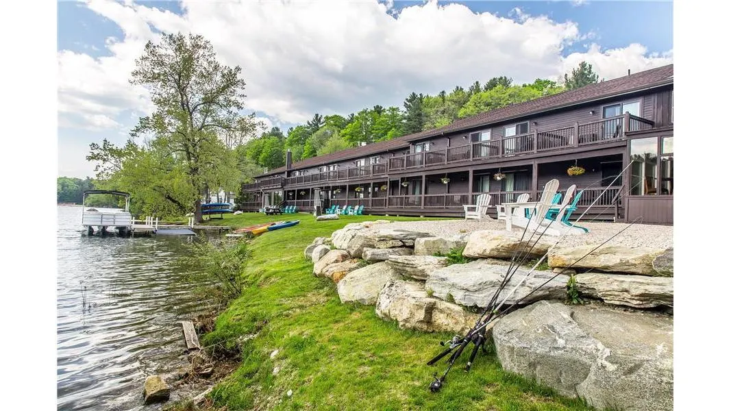 The Black Swan Lee - Lenox, an Ascend Collection Hotel