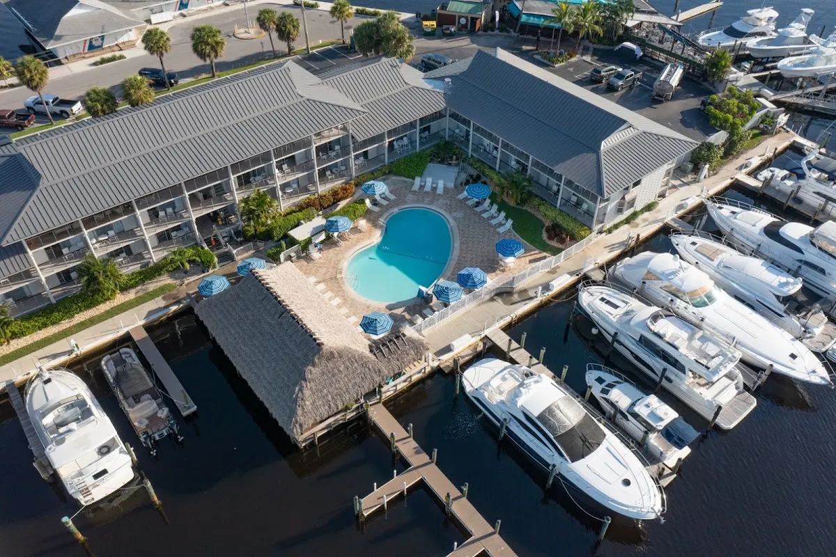 Cove Inn On Naples Bay