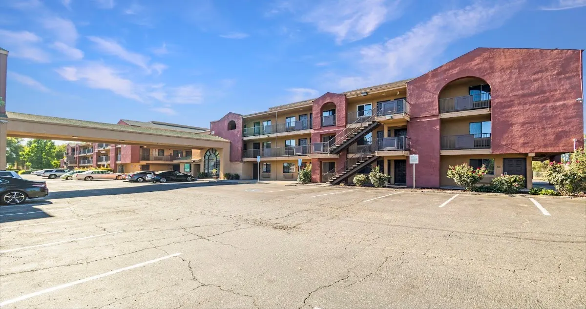 Budget Inn and Suites