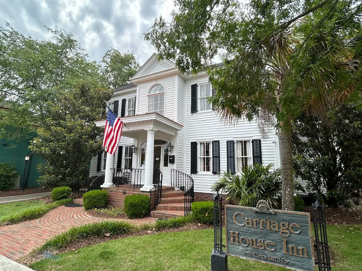 Carriage House Inn