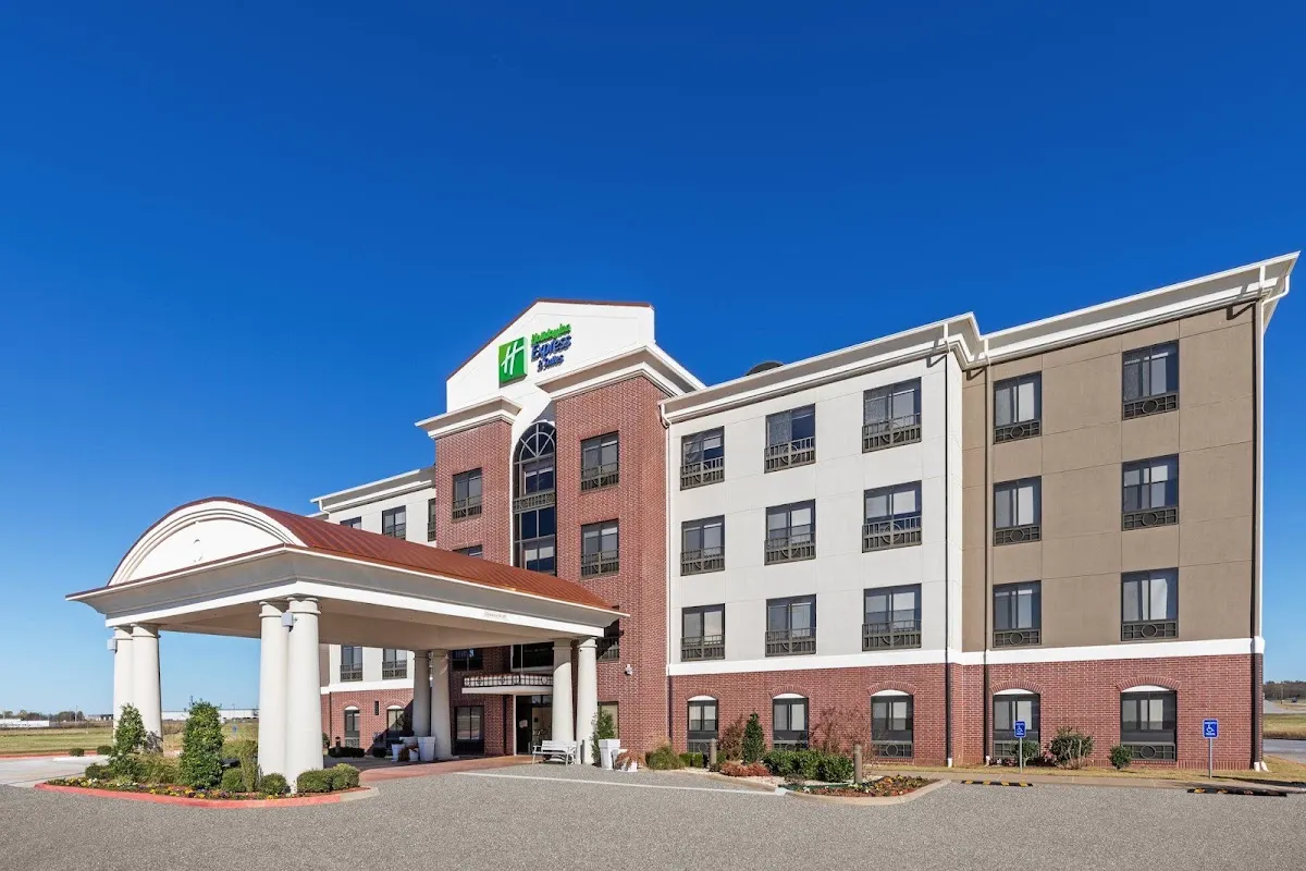 Holiday Inn Express & Suites Pryor by IHG
