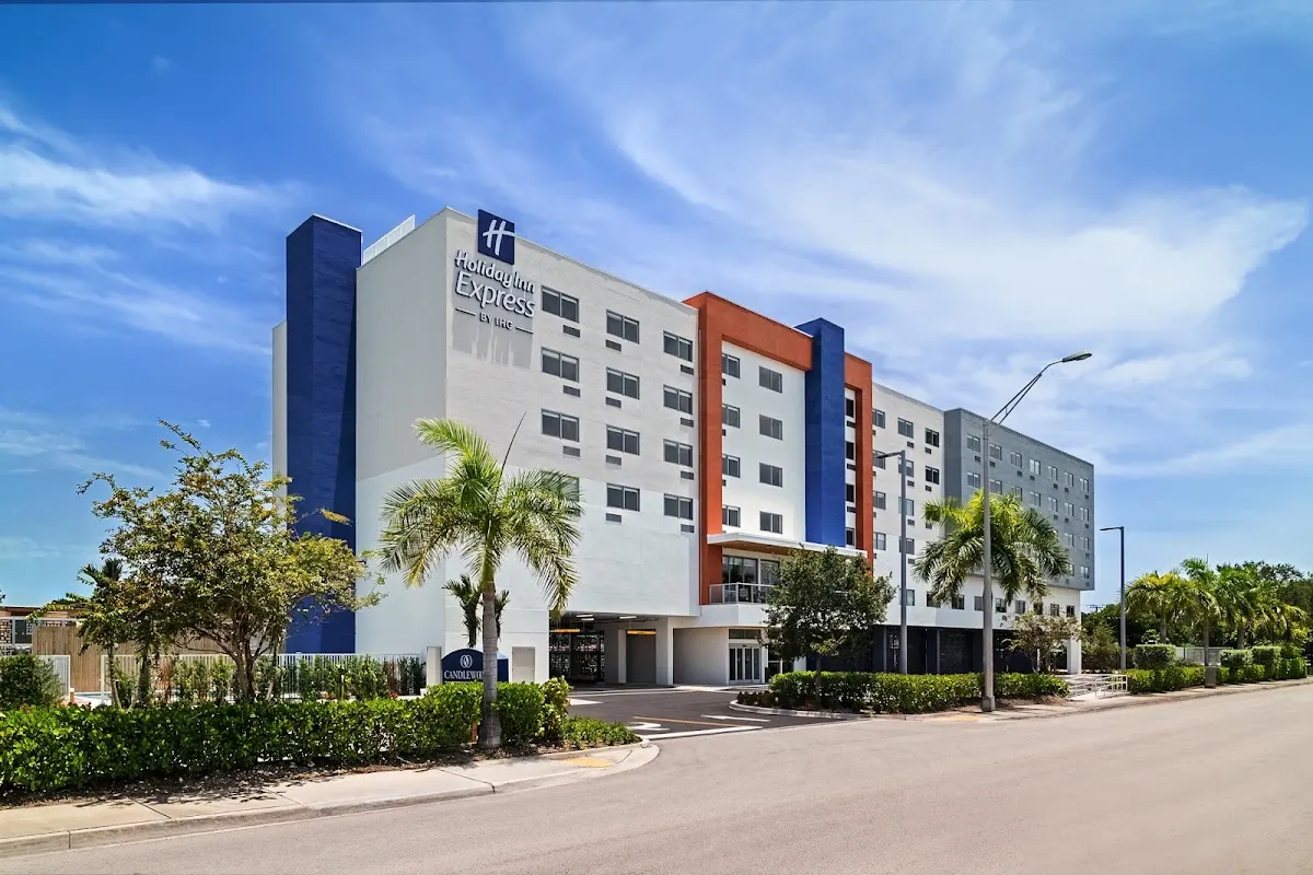 Holiday Inn Express & Suites Miami Intl Airport - 36th St by IHG