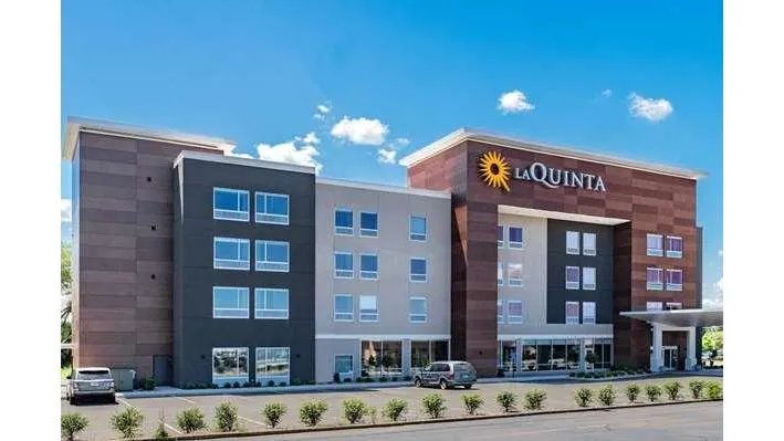 LaQuinta Suites by Wyndham South Bend Notre Dame Area