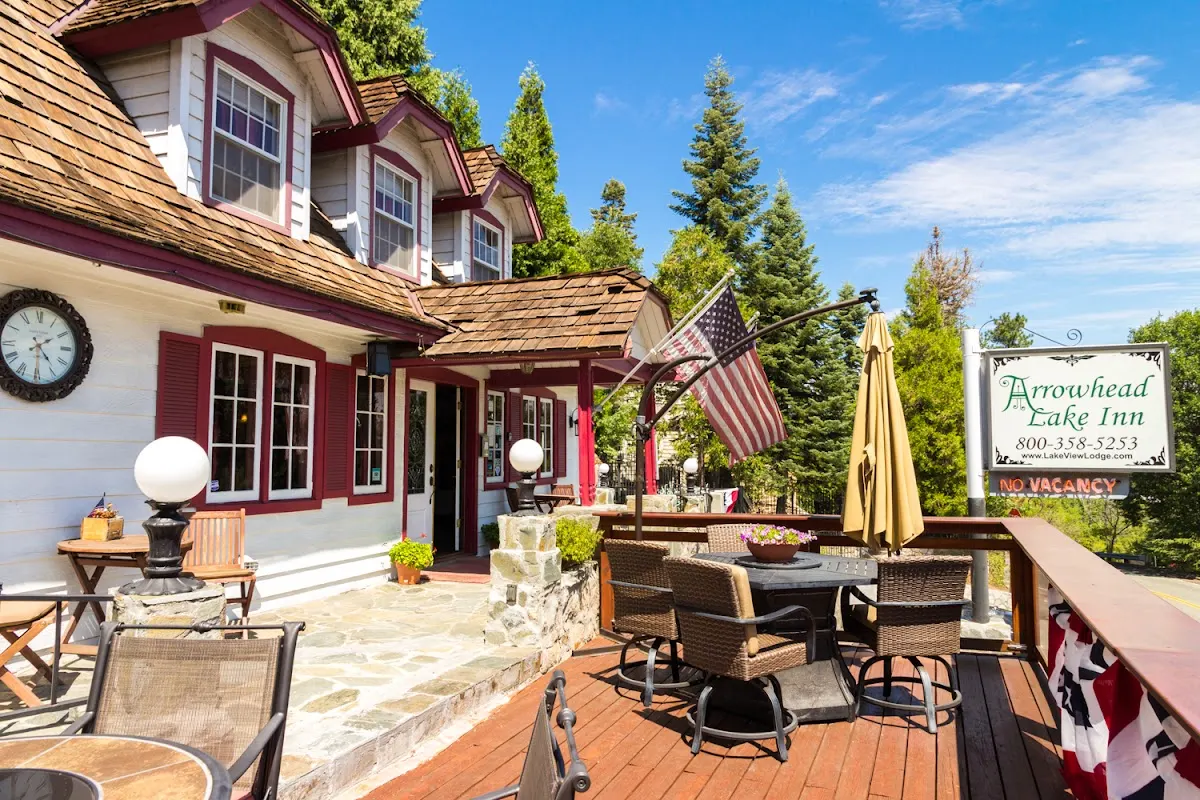 Arrowhead Lake Inn